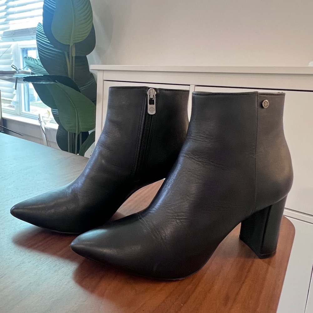 Leather Antonio Melani Shahn heeled ankle boots